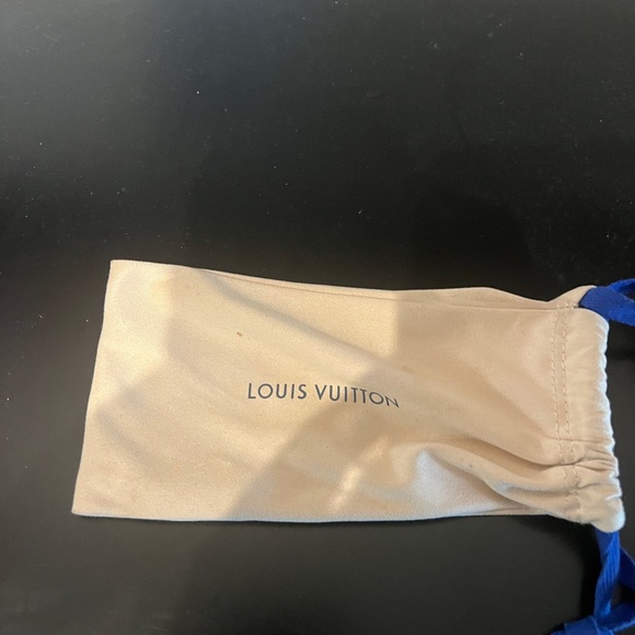 Louis Vuitton LV Drive Sunglasses - Gold - Picture 4 of 9